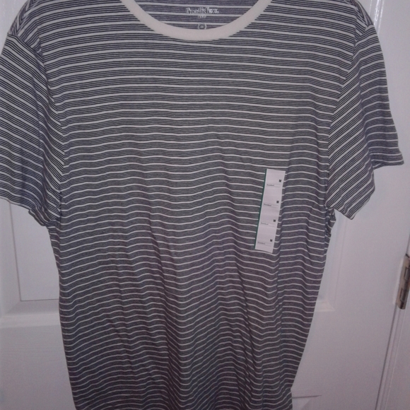 Goodfellow & Co Other - Classy tee shirt stripes